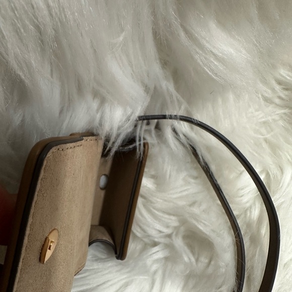 Tory Burch Tan and Cream Jacquard AirPods Case - Picture 5 of 8